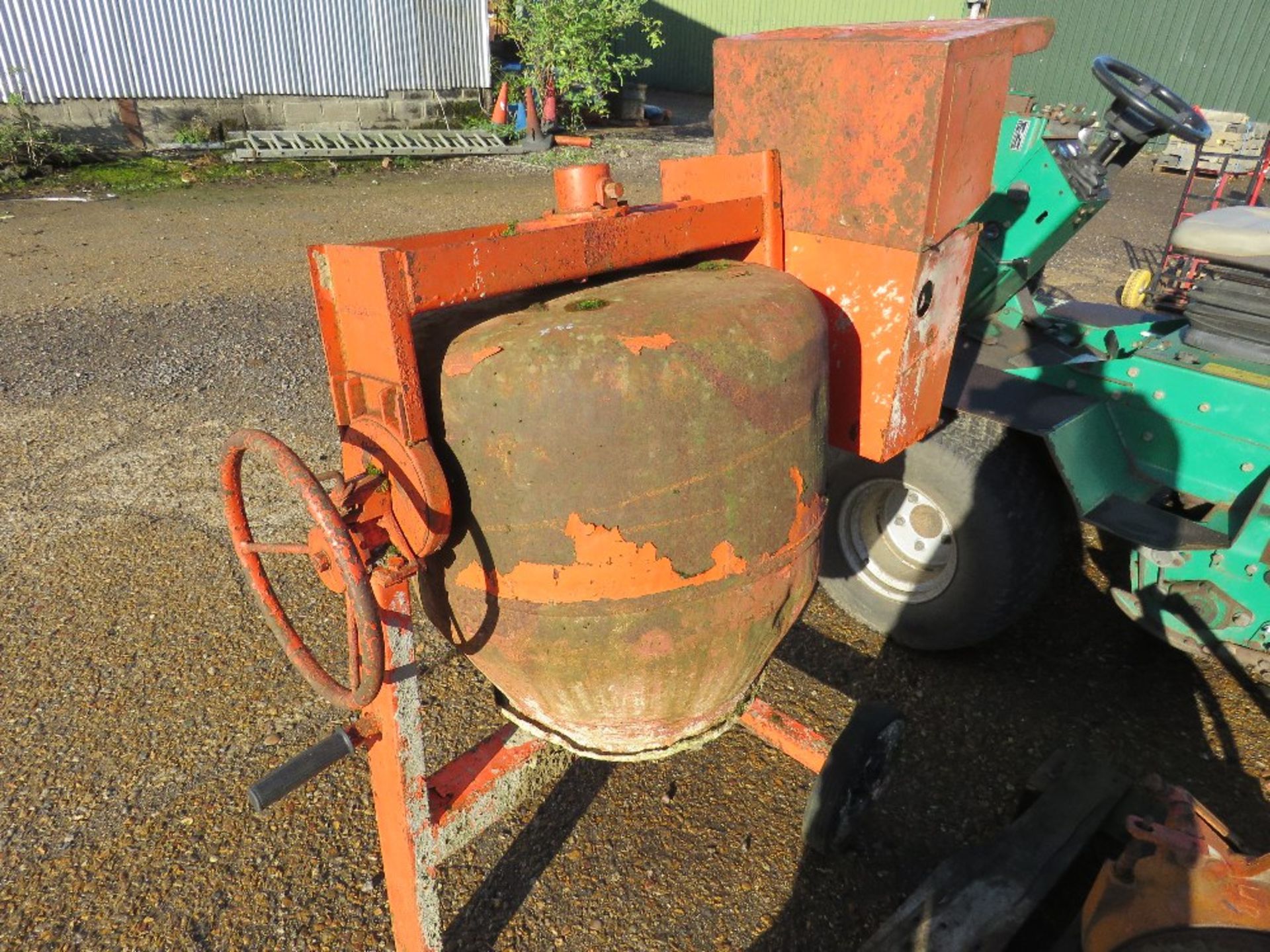 SMALL SIZED PETROL ENGINED CEMENT MIXER. - Image 4 of 4