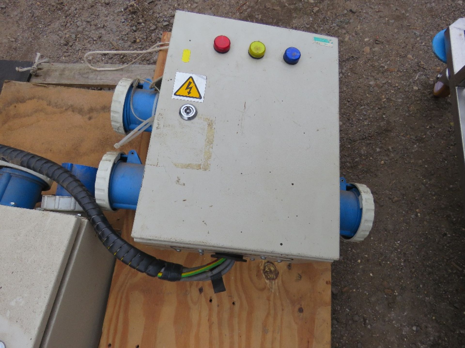 PALLET OF ASSORTED GENERATOR RELATED SWITCHGEAR ETC. SOLD UNDER THE AUCTIONEERS MARGIN SCHEME, THERE - Image 4 of 4