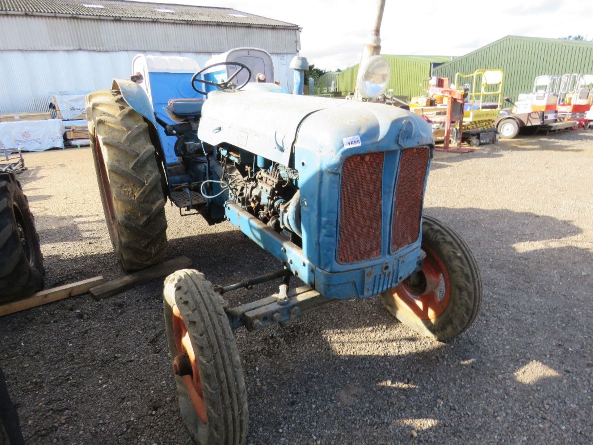 FORDSON POWER MAJOR CLASSIC / VINTAGE TRACTOR. ORIGINALLY SUPPLIED BY ERNEST DOES. LOCAL TRACTOR DIR - Image 2 of 10