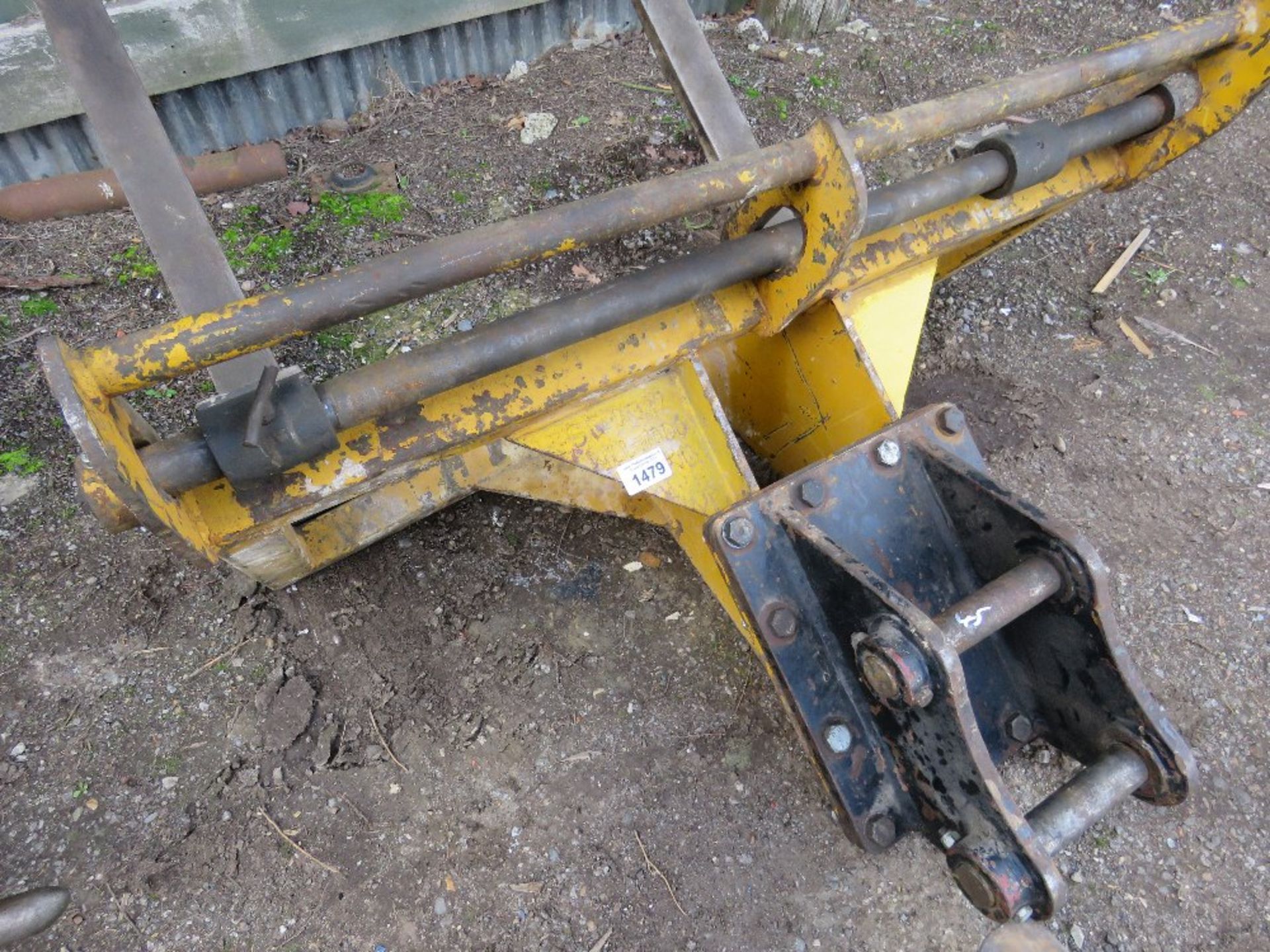 SET OF EXCAVATOR MOUNTED PALLET FORKS, CURRENTLY ON 45MM PINNED BRACKET.