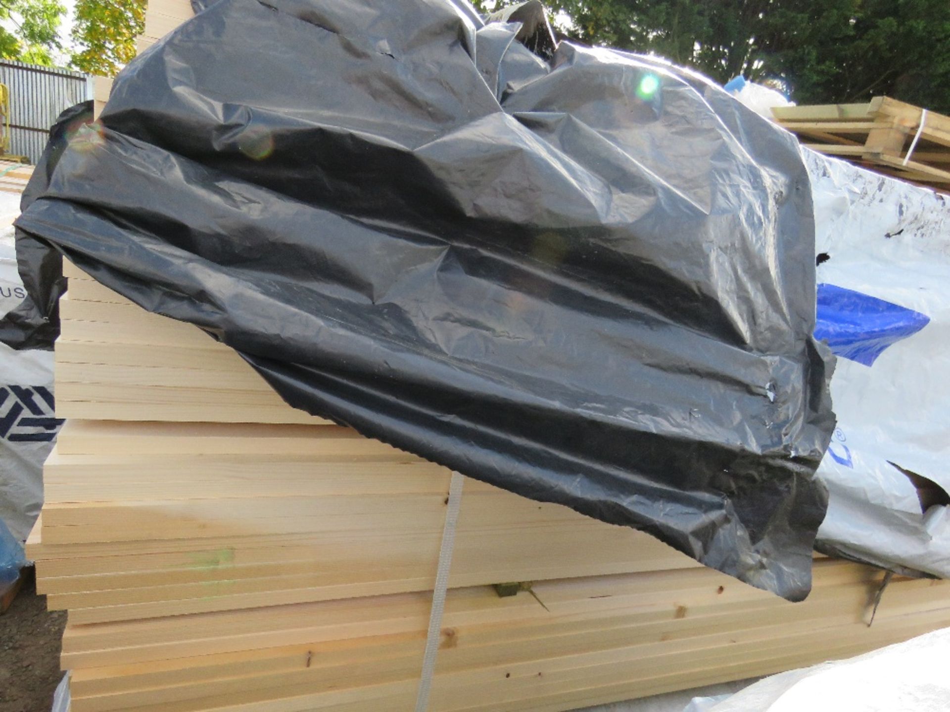 LARGE PACK OF UNTREATED TIMBER FENCE CLADDING BOARDS. SIZE: 1.82 M LENGTH, 70 MM WIDTH, 20M - Image 4 of 4