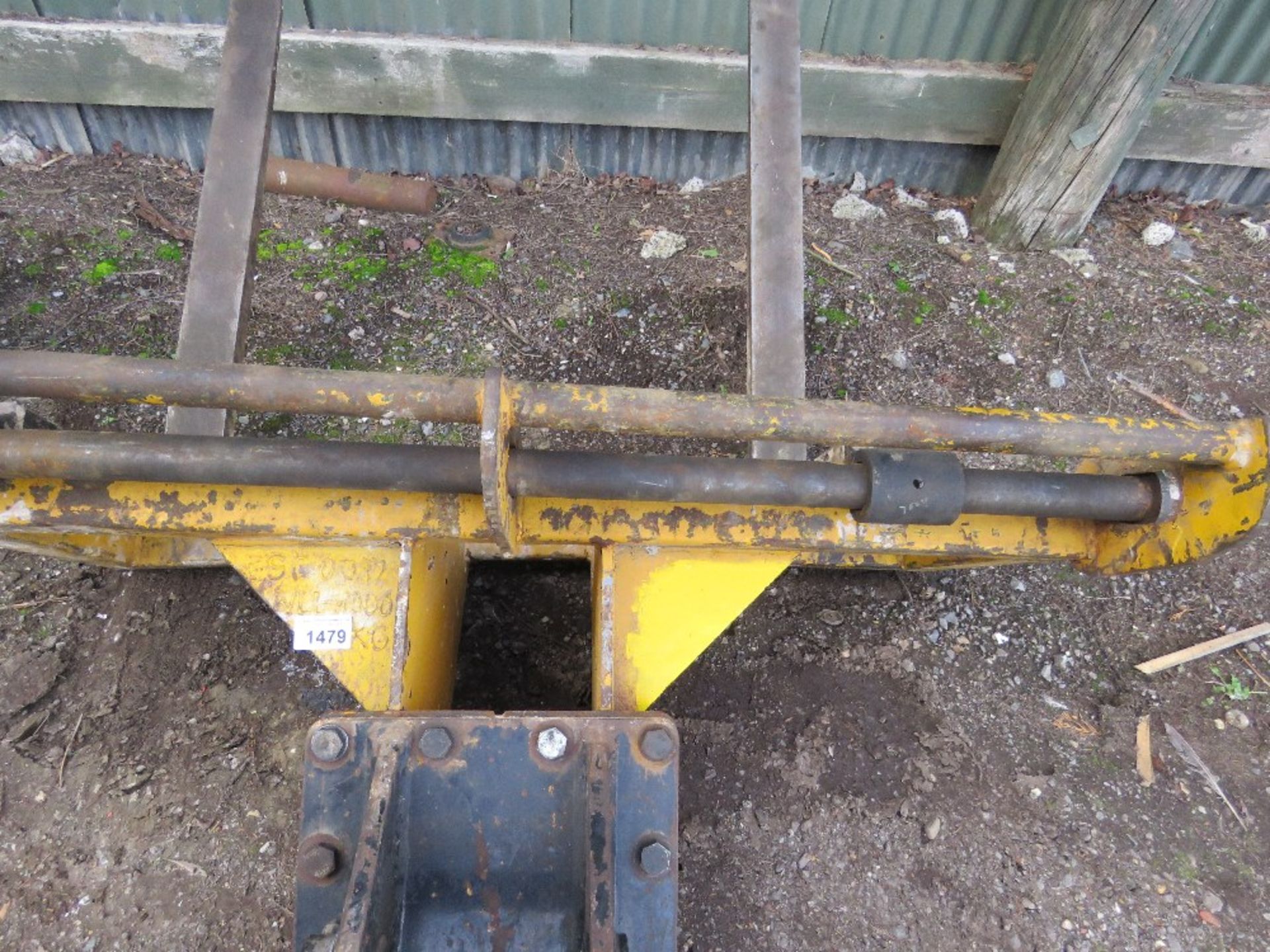 SET OF EXCAVATOR MOUNTED PALLET FORKS, CURRENTLY ON 45MM PINNED BRACKET. - Image 3 of 3