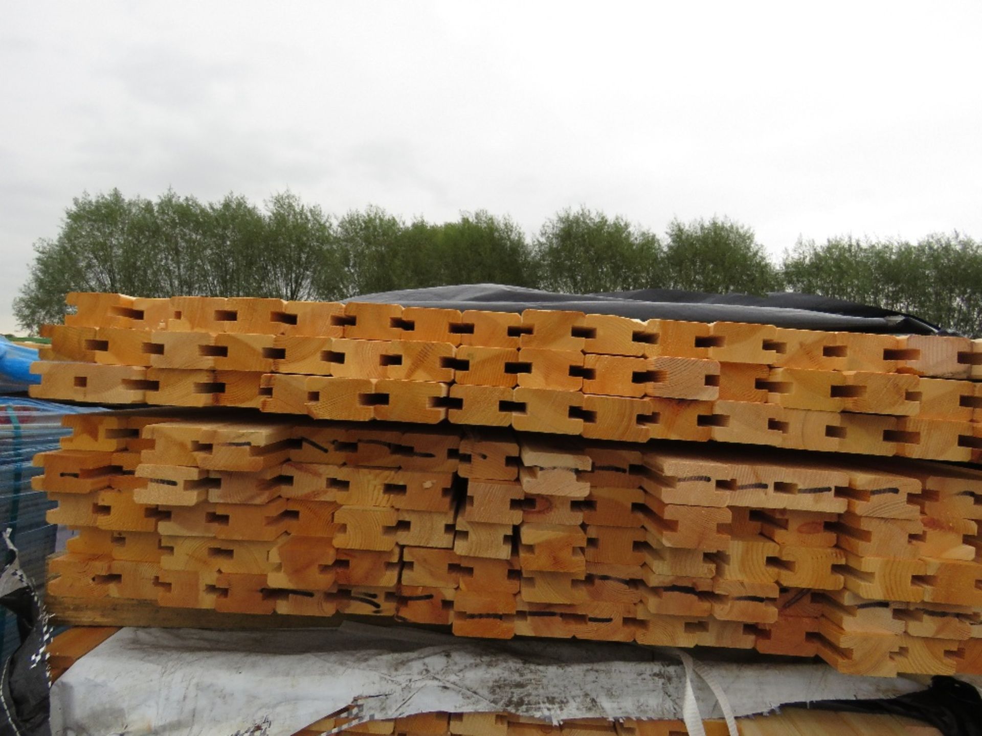 PACK OF UNTREATED U PROFILED FENCE PANEL TIMBERS. U PROFILED TIMBERS @1.57M LENGTH APPROX. - Image 3 of 3