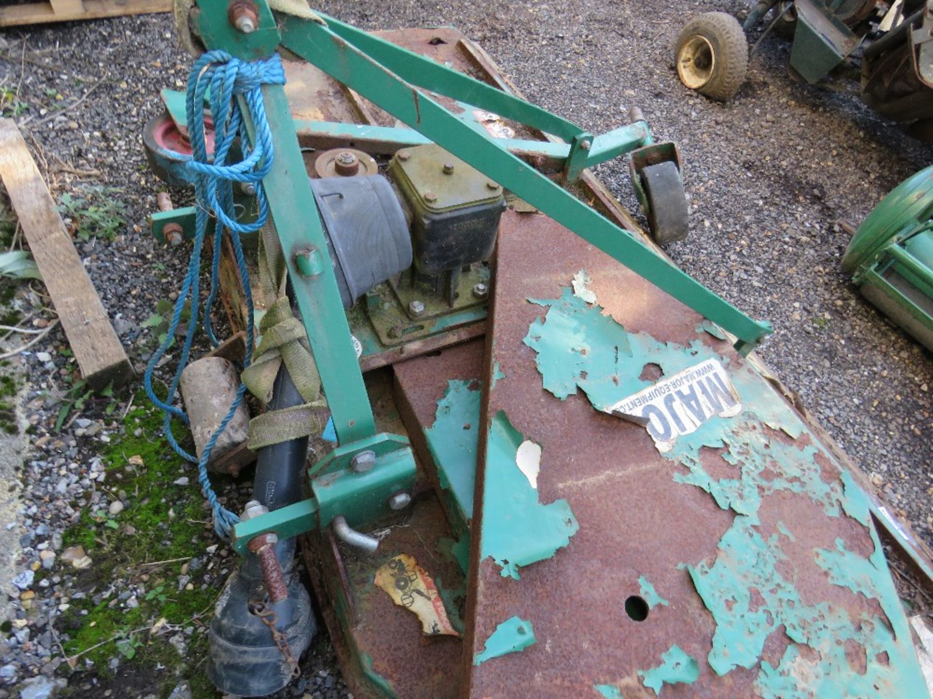 MAJOR 8FT WIDE FINISHING MOWER, TRACTOR MOUNTED....NO BELTS...FOR REPAIR. THIS LOT IS SOLD UNDER T - Image 2 of 3