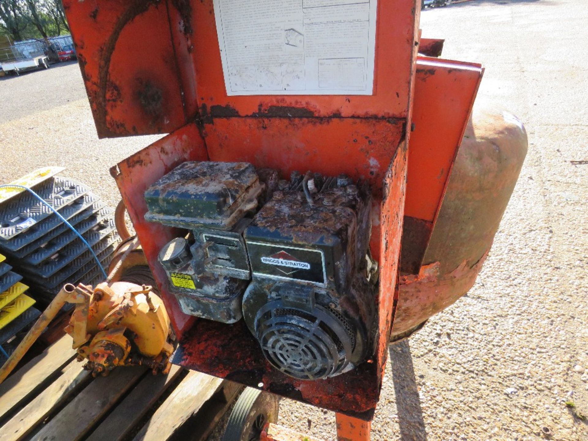 SMALL SIZED PETROL ENGINED CEMENT MIXER. - Image 3 of 4