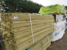 LARGE PACK OF TREATED FEATHER EDGE TIMBER FENCE CLADDING BOARDS. SIZE: 1.80M LENGTH X 105MM WIDTH