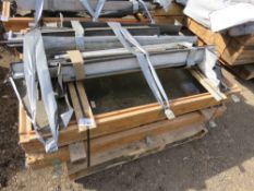 2 X VELUX TYPE ROOF WINDOW ASSEMBLIES WITH FLASHINGS. 1.4M X 0.94M EXTERNAL SIZES APPROX.