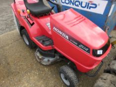 HONDA V TWIN 2114 RIDE ON MOWER WITH COLLECTOR. NO KEY THEREFORE UNTESTED.