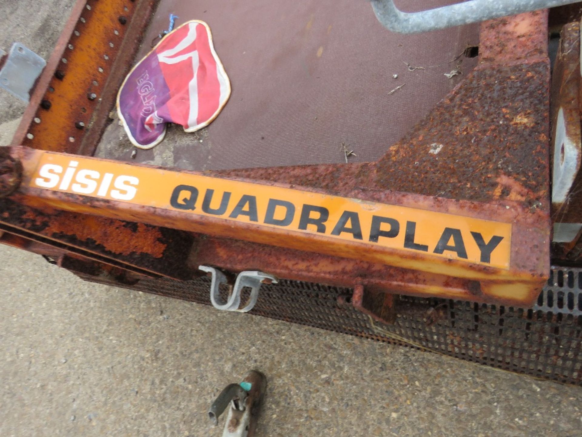 SISIS QUADRAPLAY QP4/6 GROOMING UNIT, TRACTOR MOUNTED. - Image 6 of 7