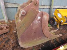 LARGE EXCAVATOR DIGGING BUCKET ON 80MM PINS, 5FT WIDTH APPROX. WAS PREVIOUSLY USED ON HITACHI ZX210.