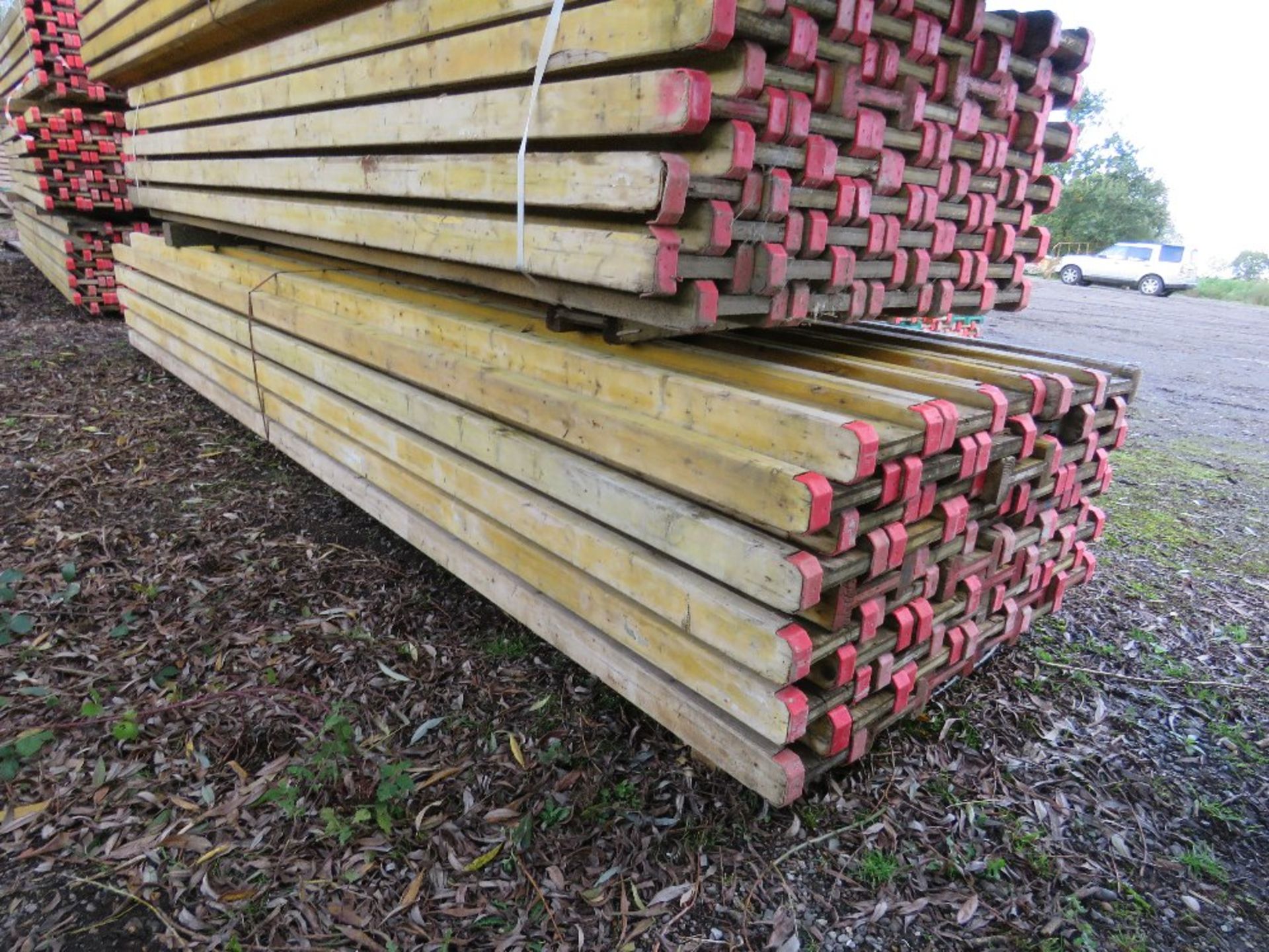 BUNDLE OF I BEAM WOODEN SHUTTERING BEAMS, 50NO APPROX IN THE BUNDLE, 4.5METRE LENGTH. ALSO SUITABLE - Image 4 of 4