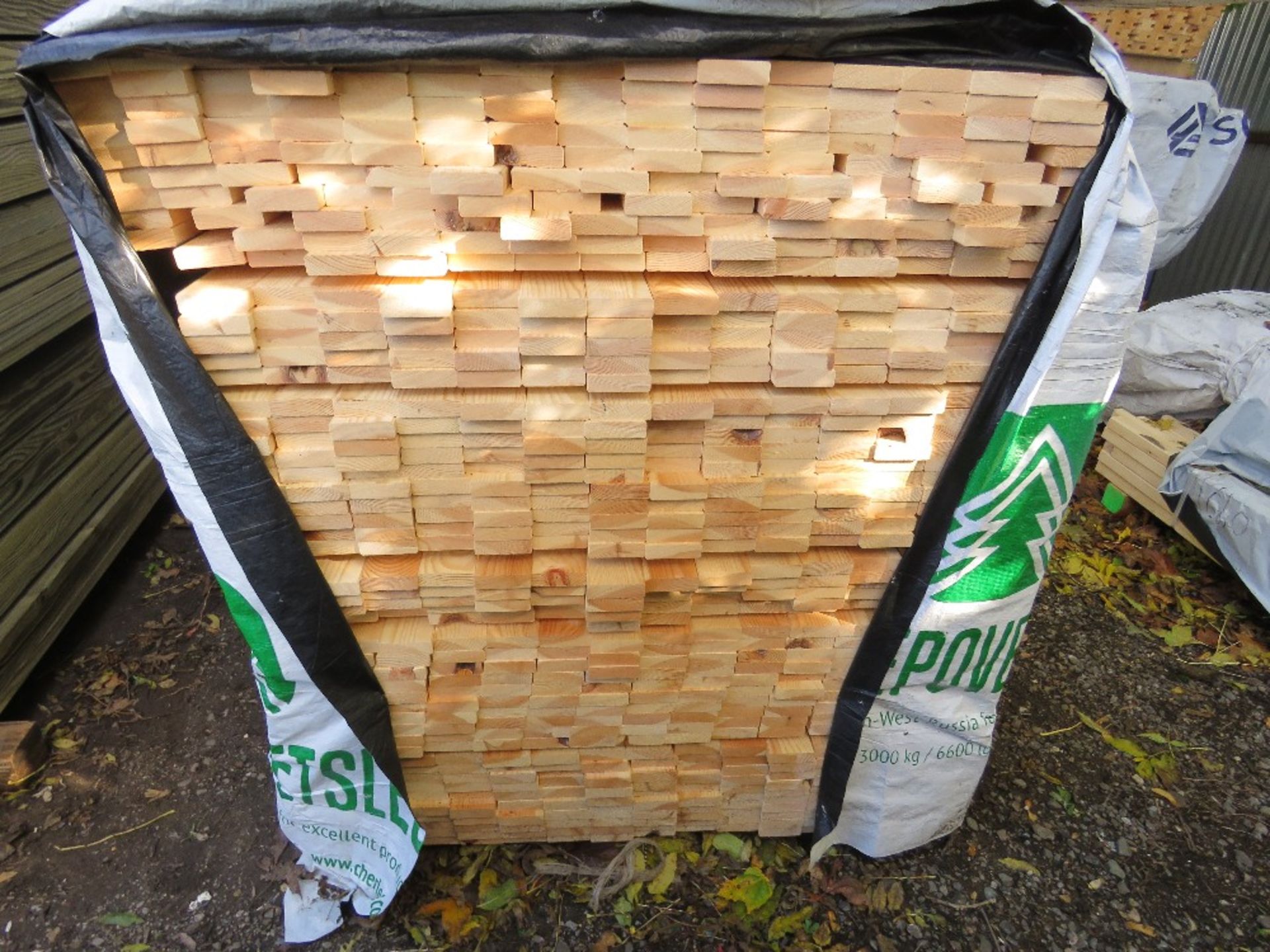 EXTRA LARGE PACK OF TIMBER BOARDS, UNTREATED. SIZE: 1.83M LENGTH X 70MM WIDE X 20MM DEPTH APPROX. - Image 2 of 4