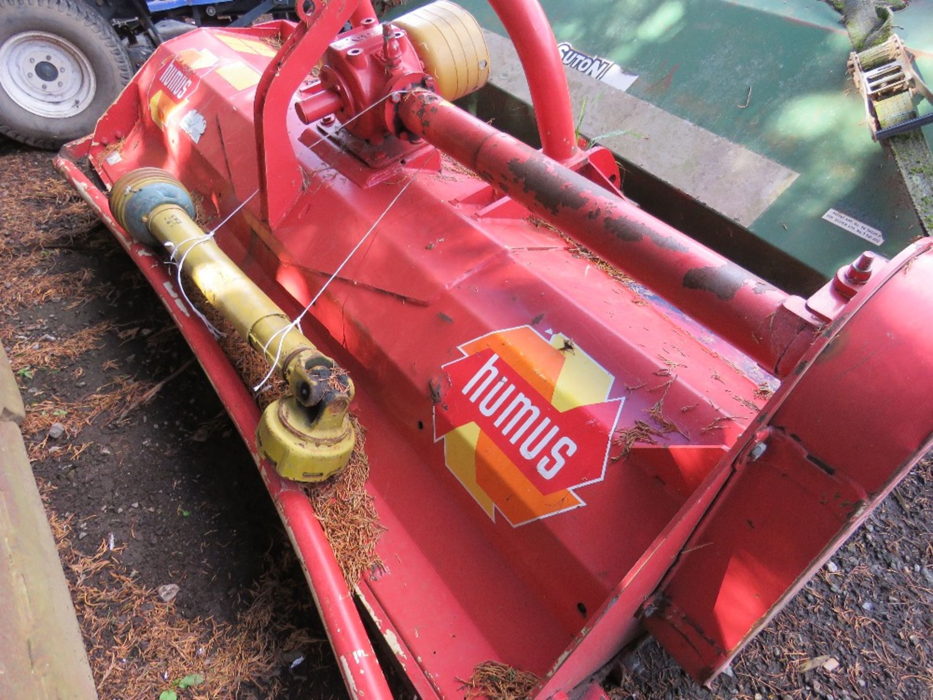 HUMUS A220 FRONT MOUNTED FLAIL MOWER, YEAR 2012, 2.2M WIDE. SOURCED FROM A LOCAL FARM HAVING CHANGED - Image 2 of 4