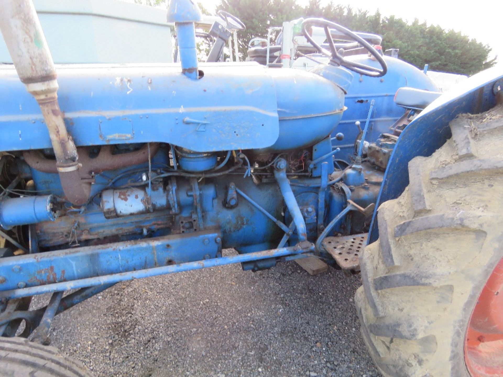 FORDSON POWER MAJOR CLASSIC / VINTAGE TRACTOR. ORIGINALLY SUPPLIED BY ERNEST DOES. LOCAL TRACTOR DIR - Image 3 of 10