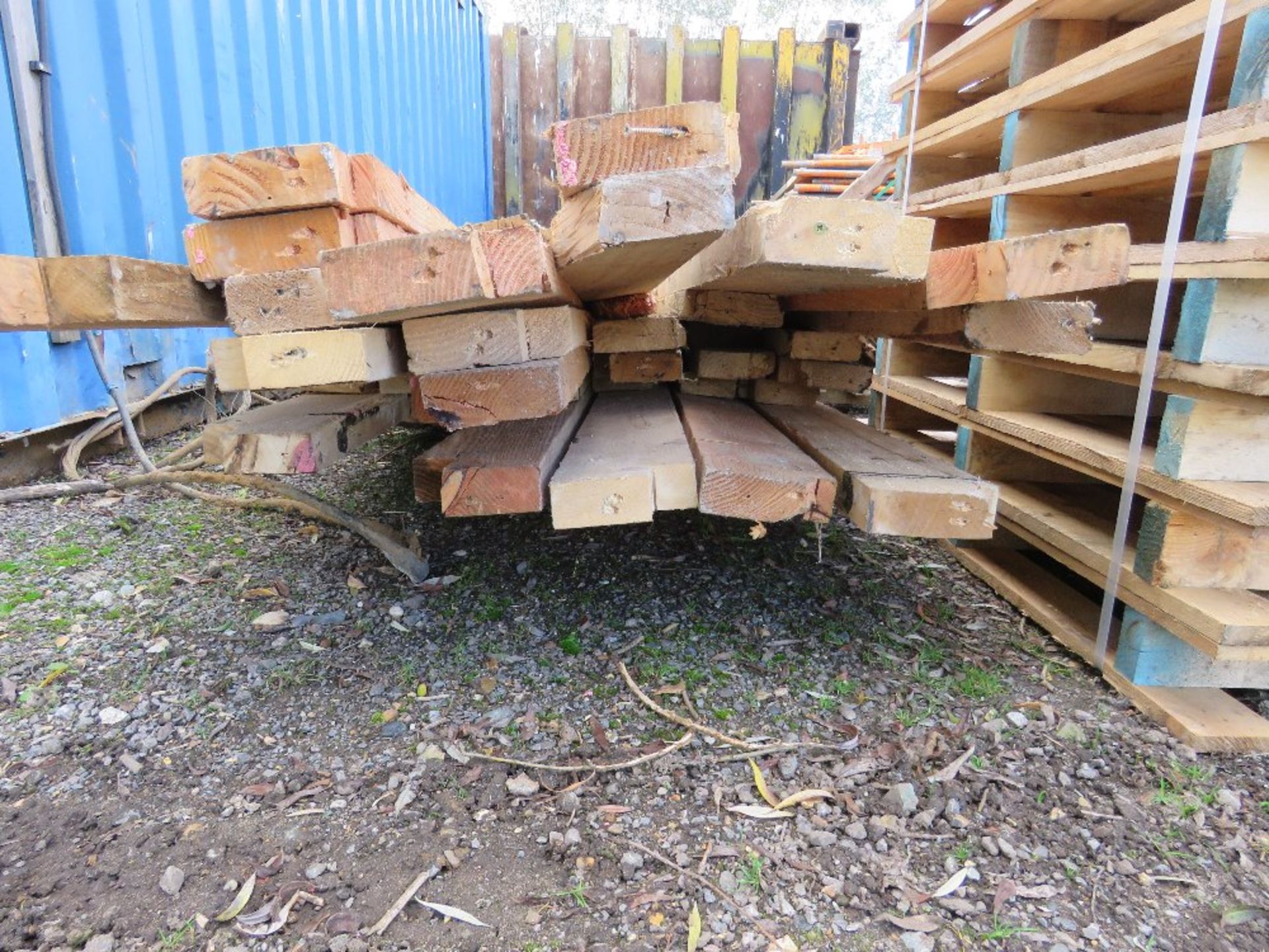 LARGE BUNDLE OF PRE USED TIMBERS, MOST 6" X 2" AND BEING 9FT - 16FT LENGTH APPROX. SOLD UNDER THE A - Image 3 of 5