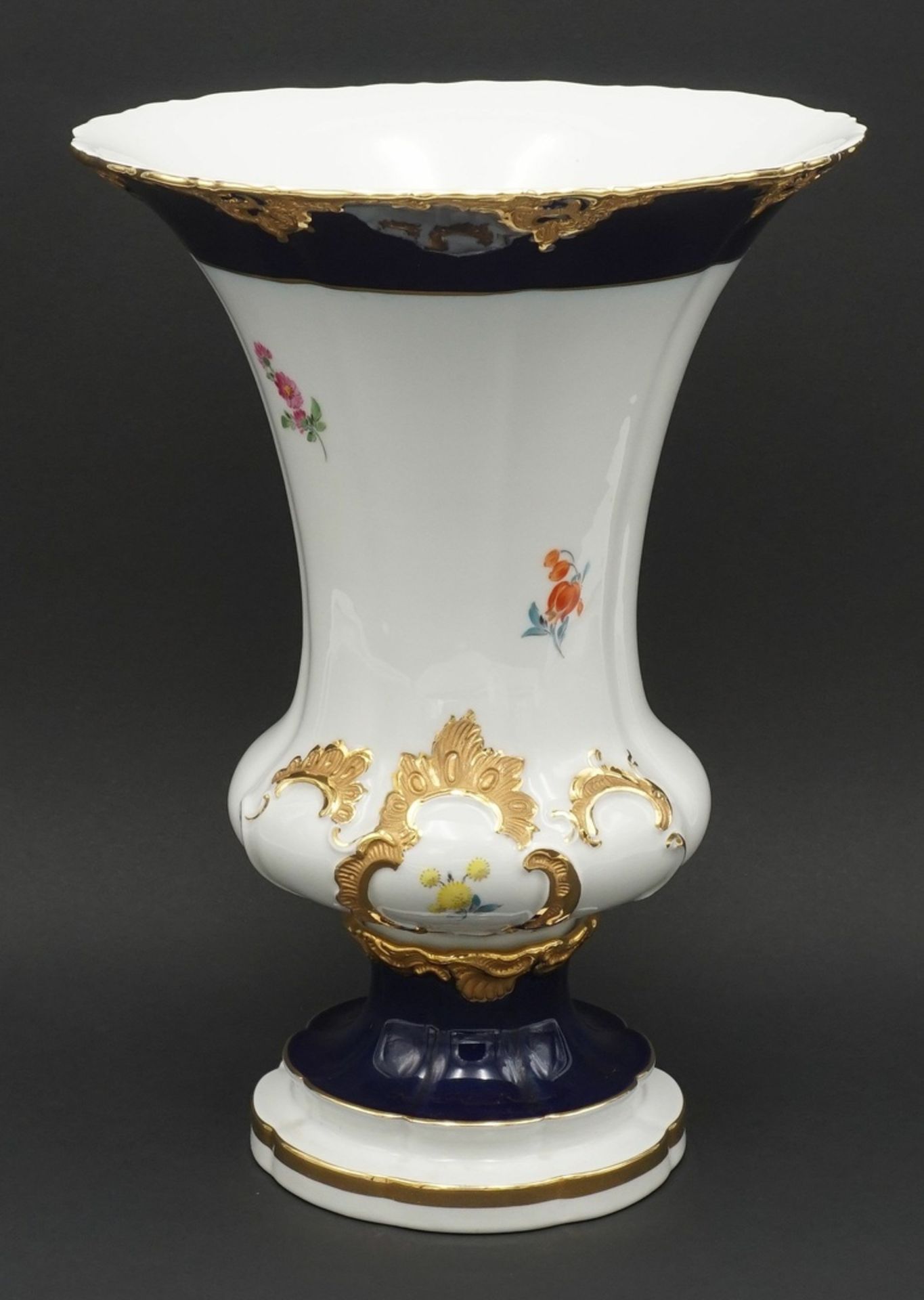 Meissen Prunkvase B-Form mit Blumenmalerei - Bild 2 aus 3