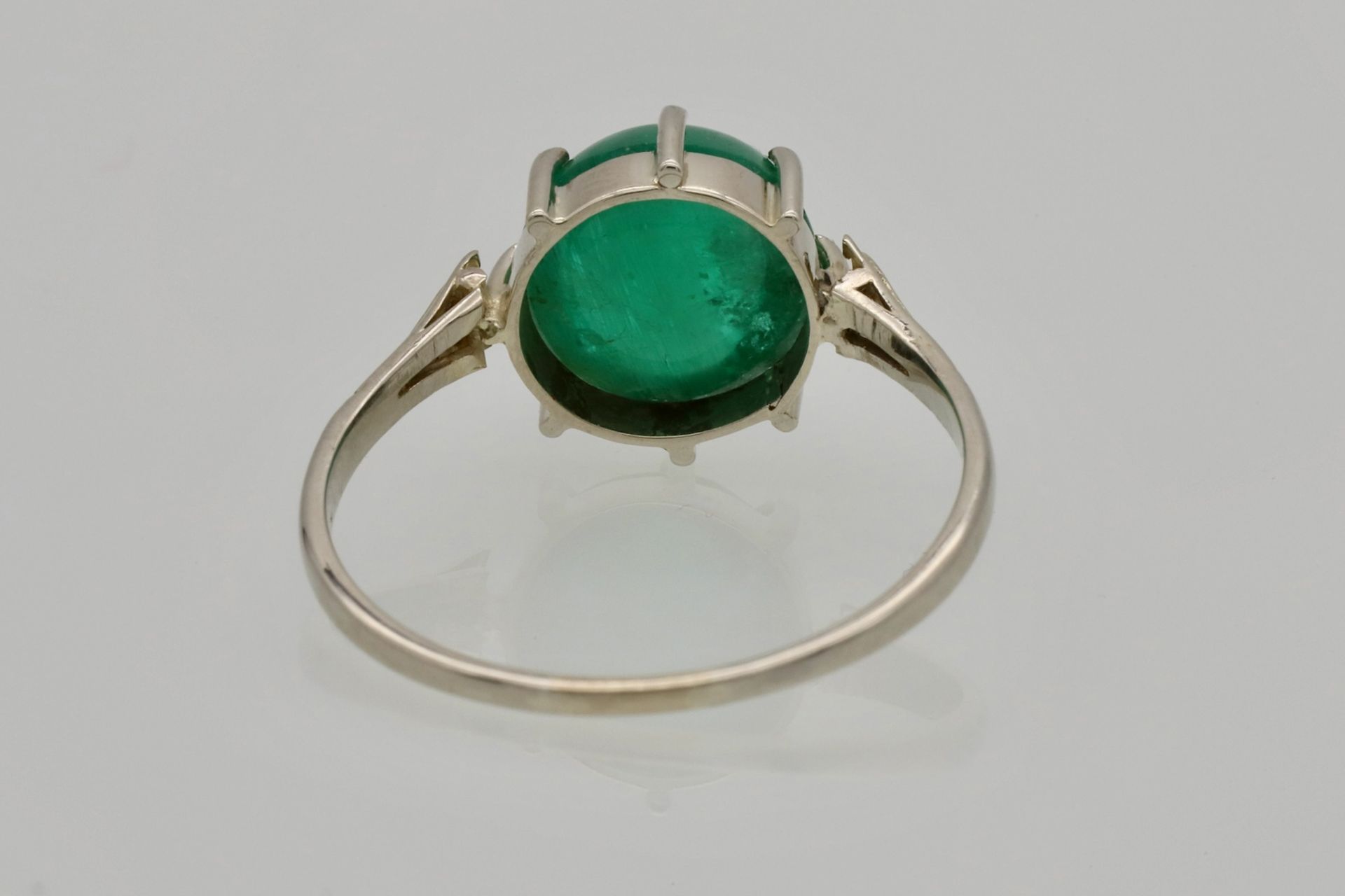 Weißgold-Ring mit Smaragd-Cabochon und Diamantrosen - Image 4 of 4