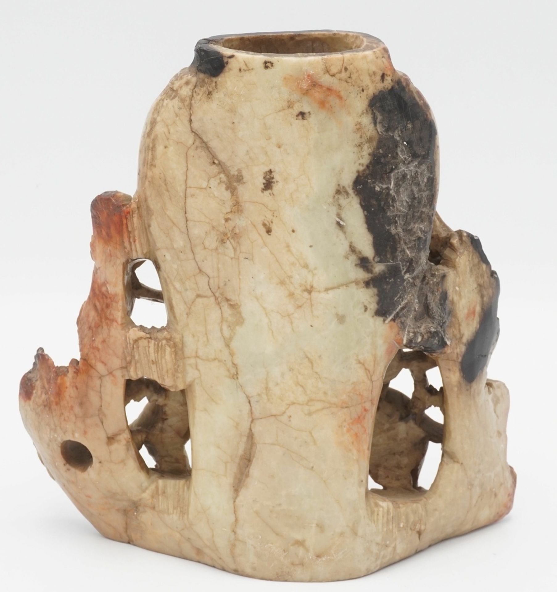 Speckstein-Vase mit Tiermotiven, China, 1. Hälfte 20. Jh. - Bild 2 aus 3