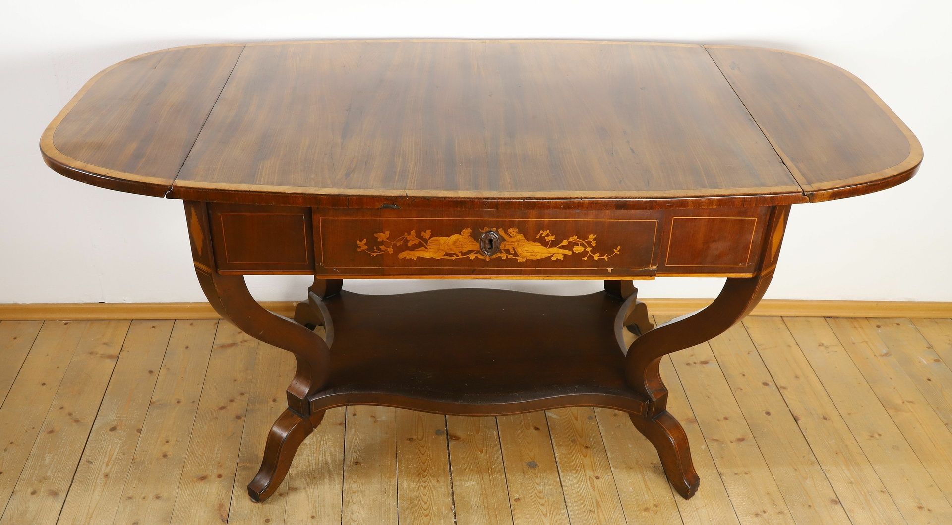 Biedermeier Wangentisch, Mahagoni furniert