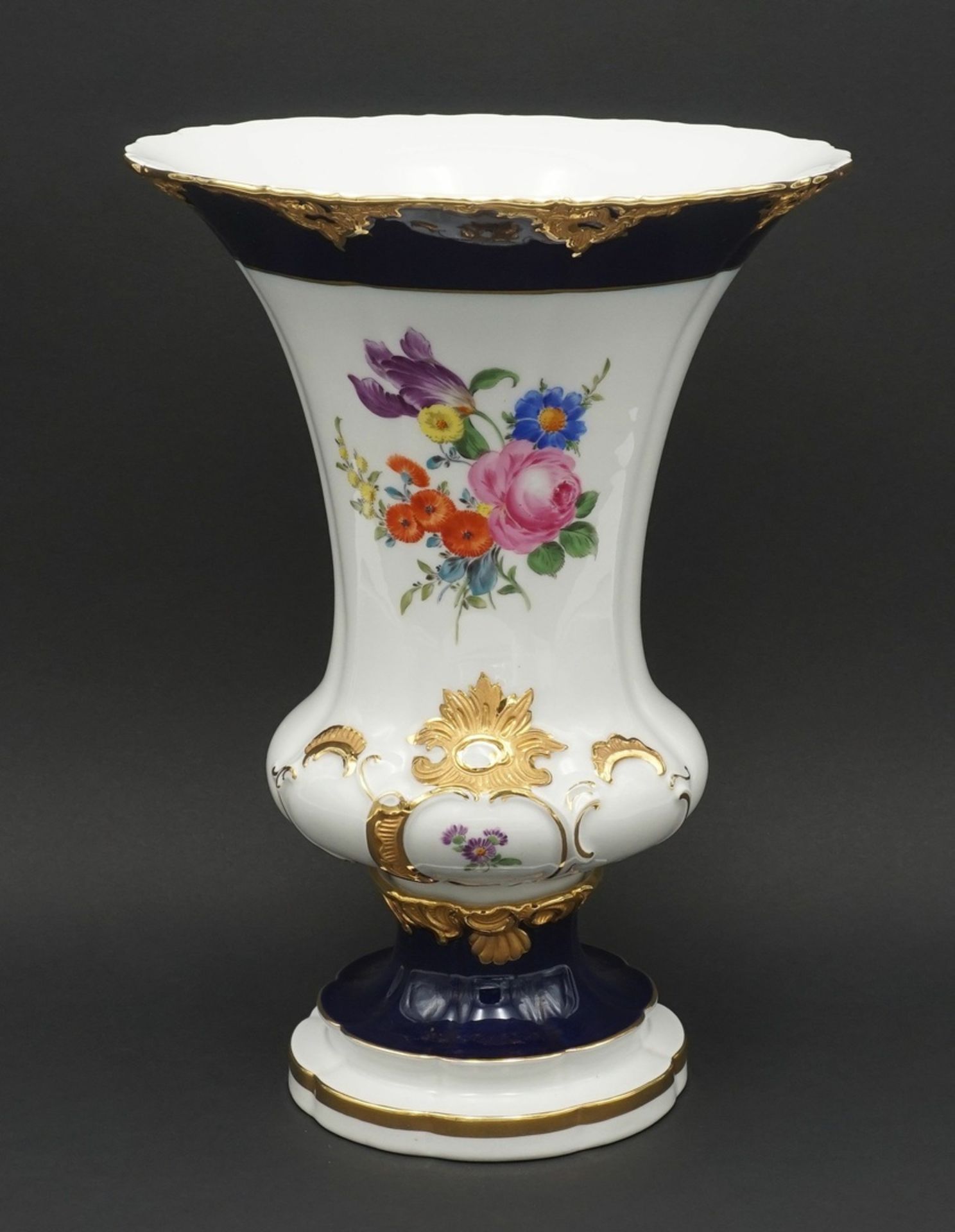 Meissen Prunkvase B-Form mit Blumenmalerei