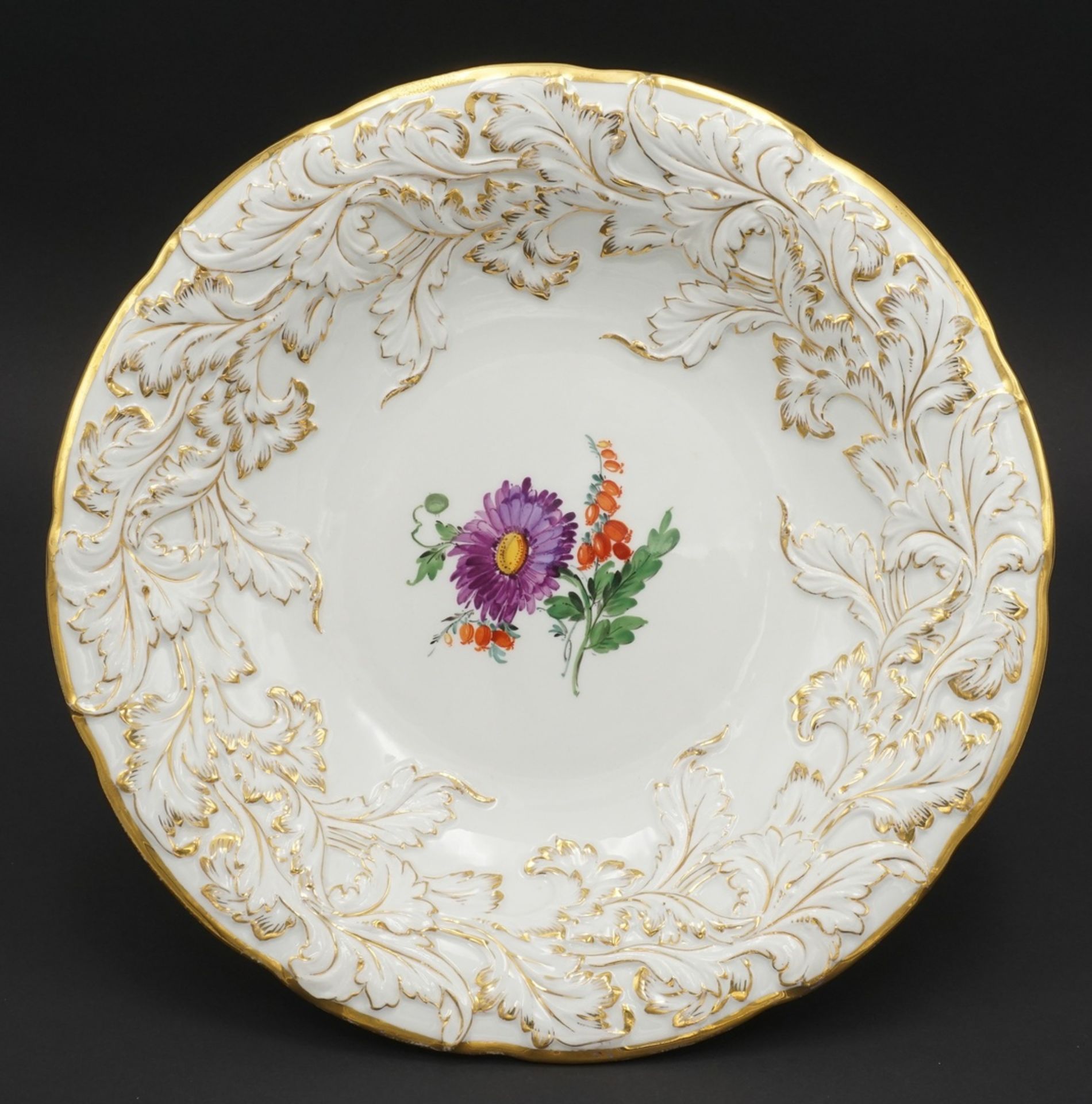 Meissen Oberteil eines Tafelaufsatzes mit Blumenmalerei