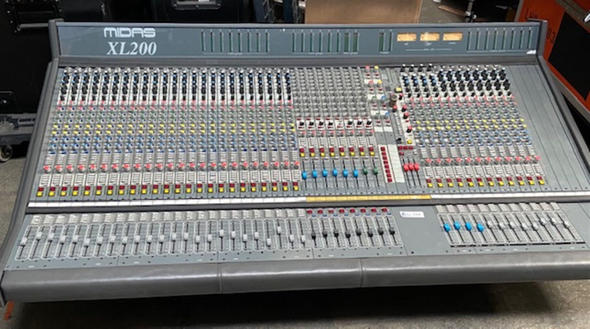 MIDAS XL200 MIXING CONSOLE WITH POWER SUPPLY