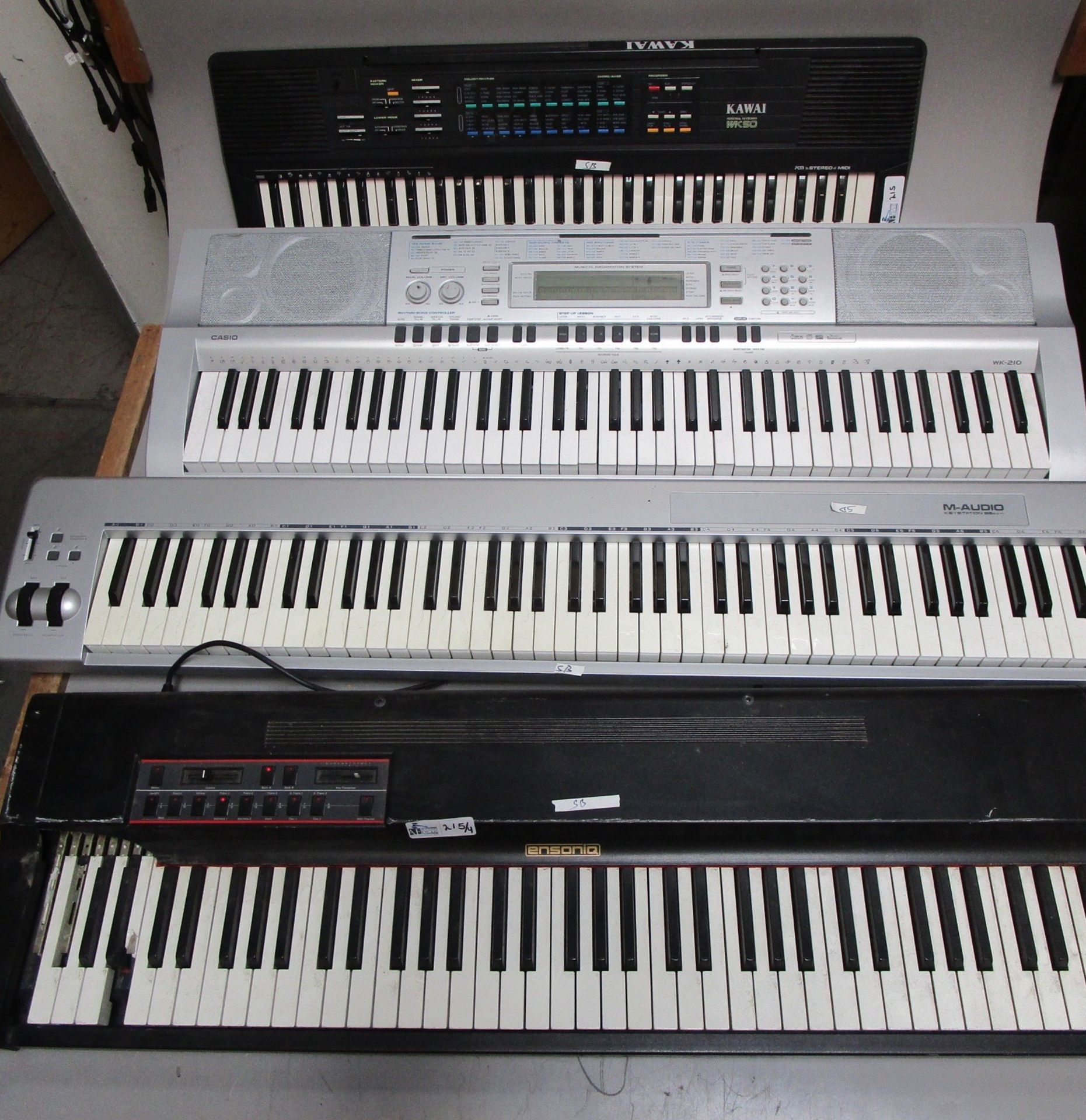LOT OF 4 KEYBOARDS
