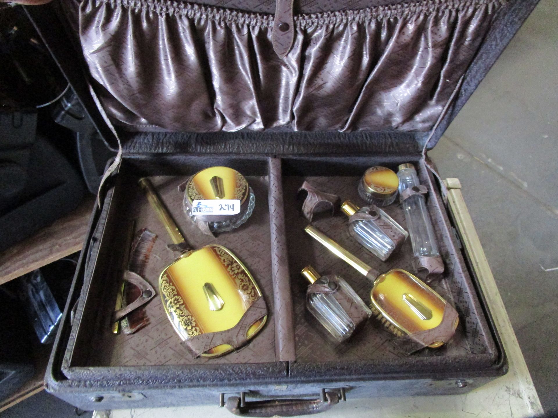 VINTAGE LADIES SUITCASE WITH ACCESSORIES