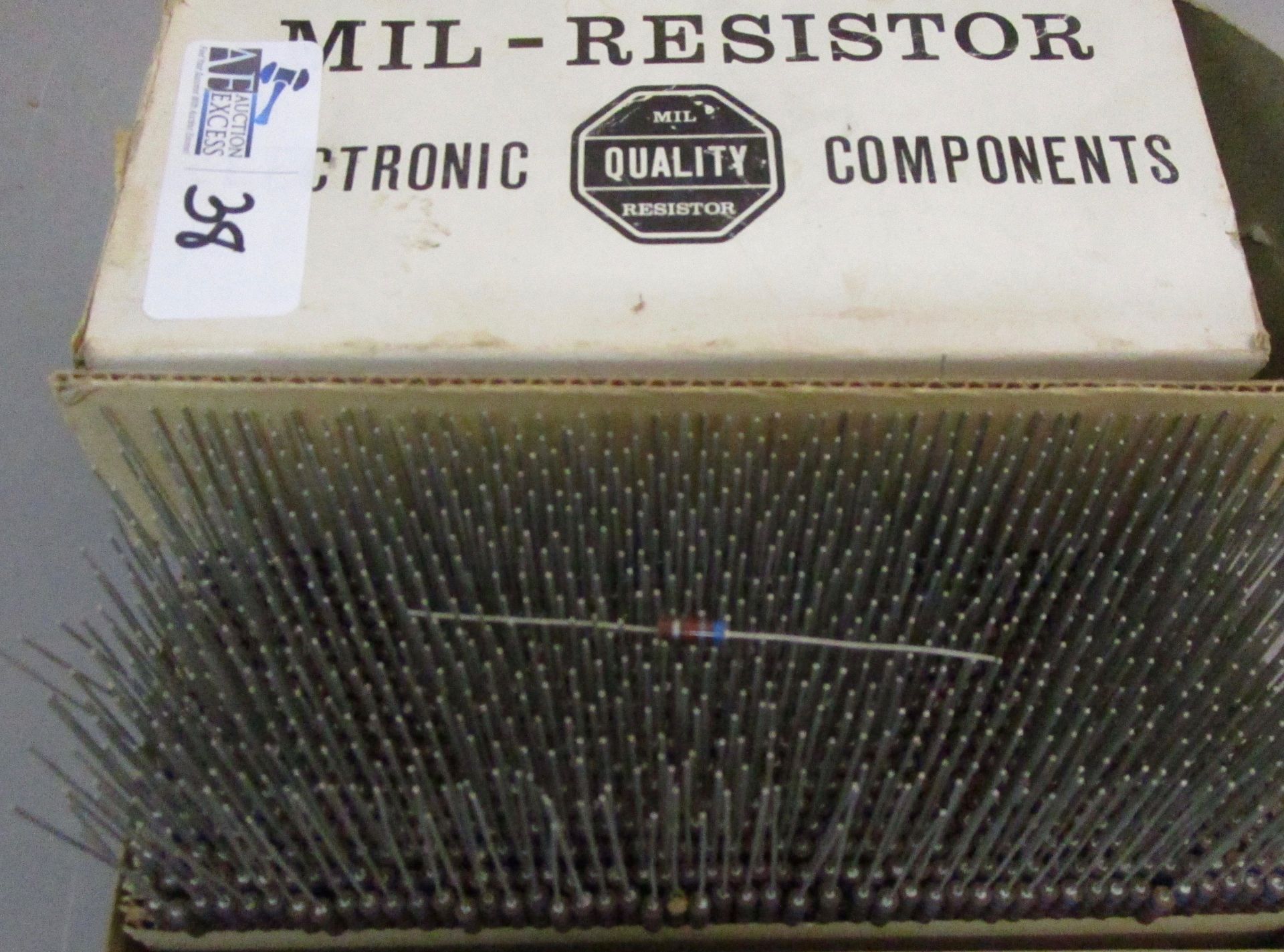 BOX VINTAGE MIL-RESISTORS NOS