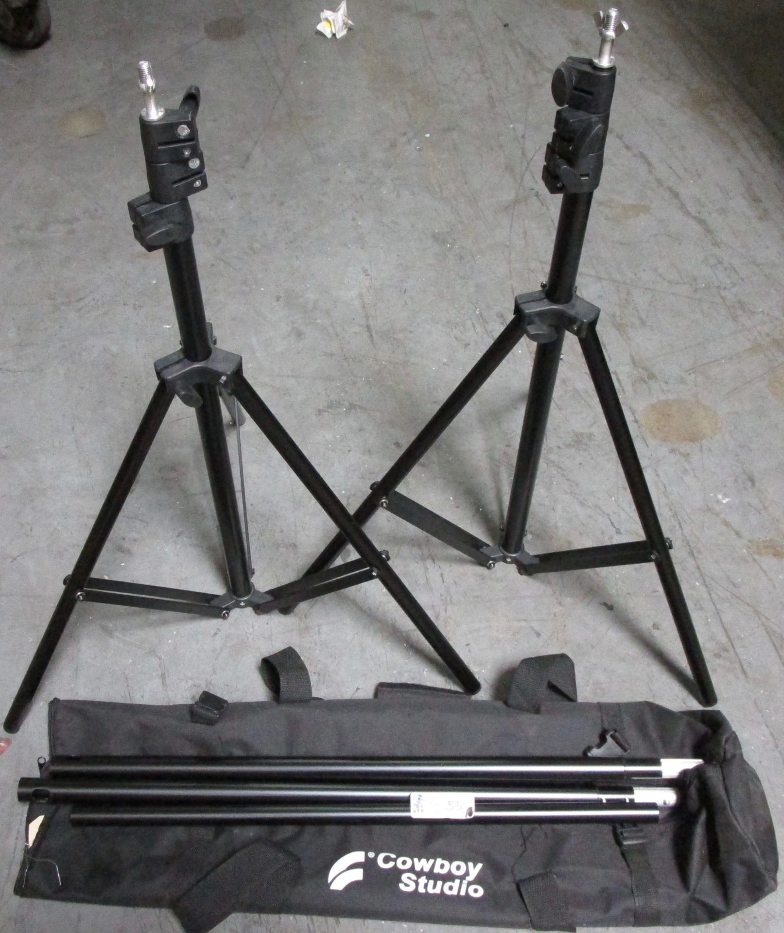 2 STUDIO LIGHTING ACCESSORY STANDS IN TRAVEL BAG