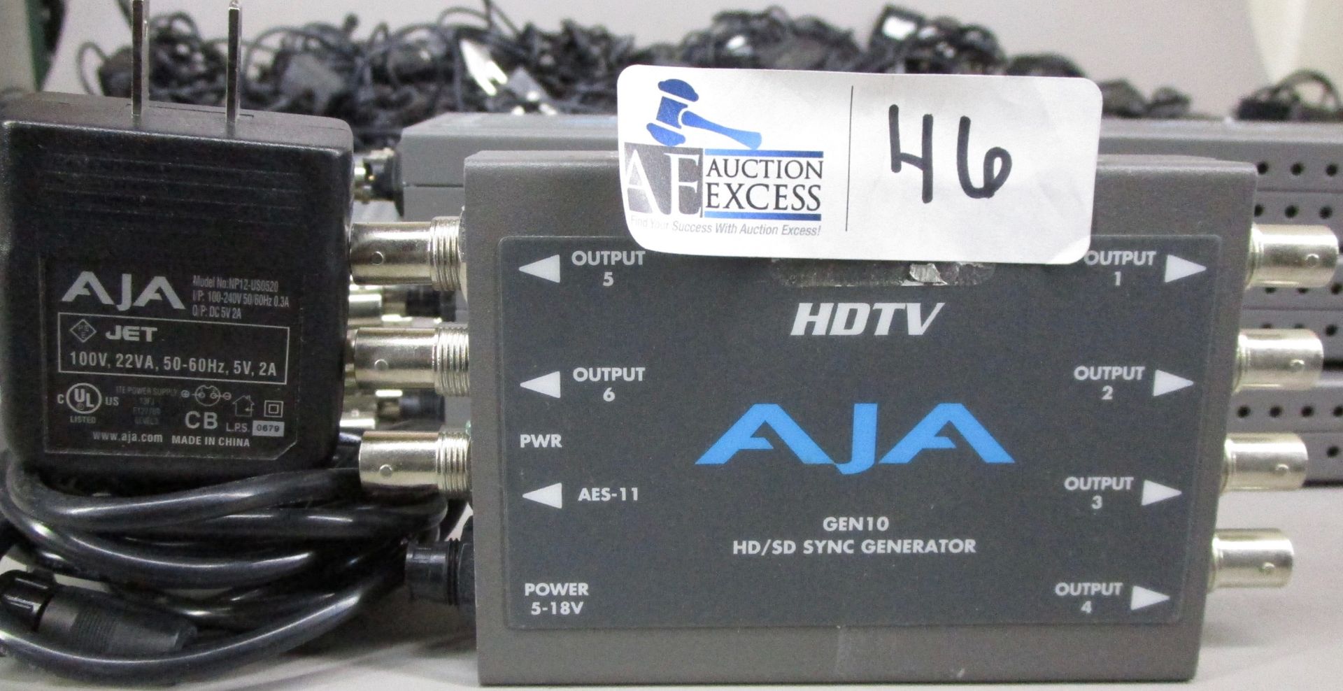 BOX AJA HDTV GEN10 HD/SD SYNC GENERATOR WITH POWER SUPPLIES