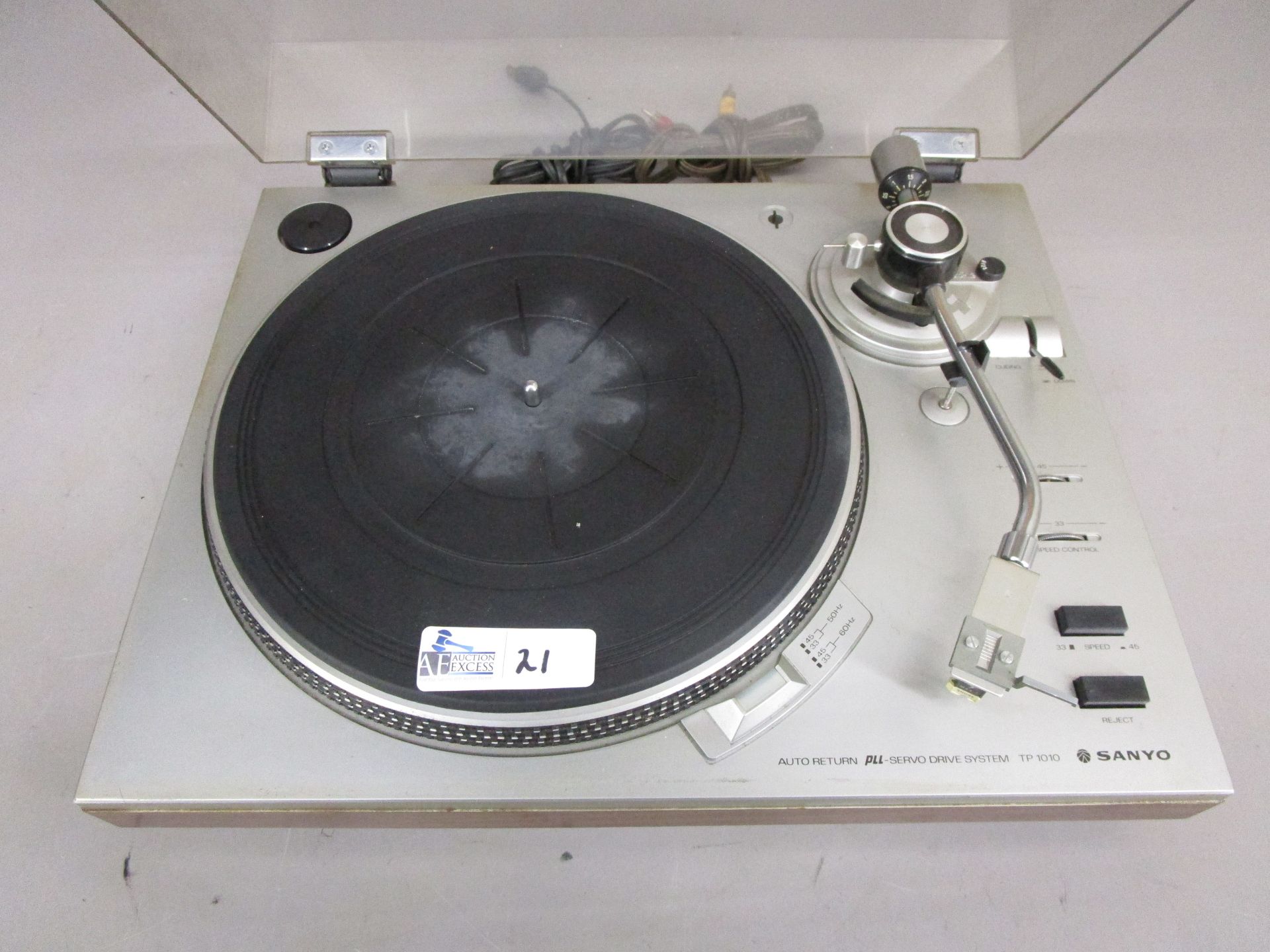 VINTAGE SANYO TURNTABLE TP-101 WITH SHURE M44-7 CARTRIDGE AND STYLUS - Image 2 of 5