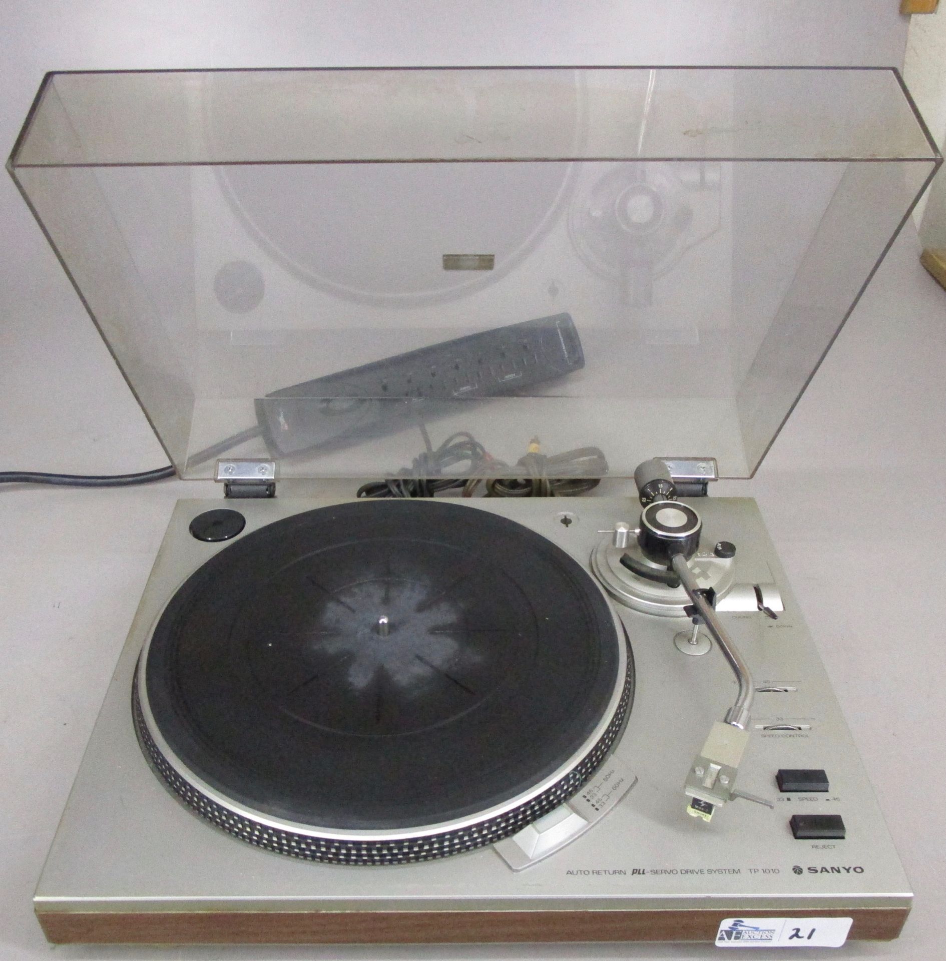 VINTAGE SANYO TURNTABLE TP-101 WITH SHURE M44-7 CARTRIDGE AND STYLUS