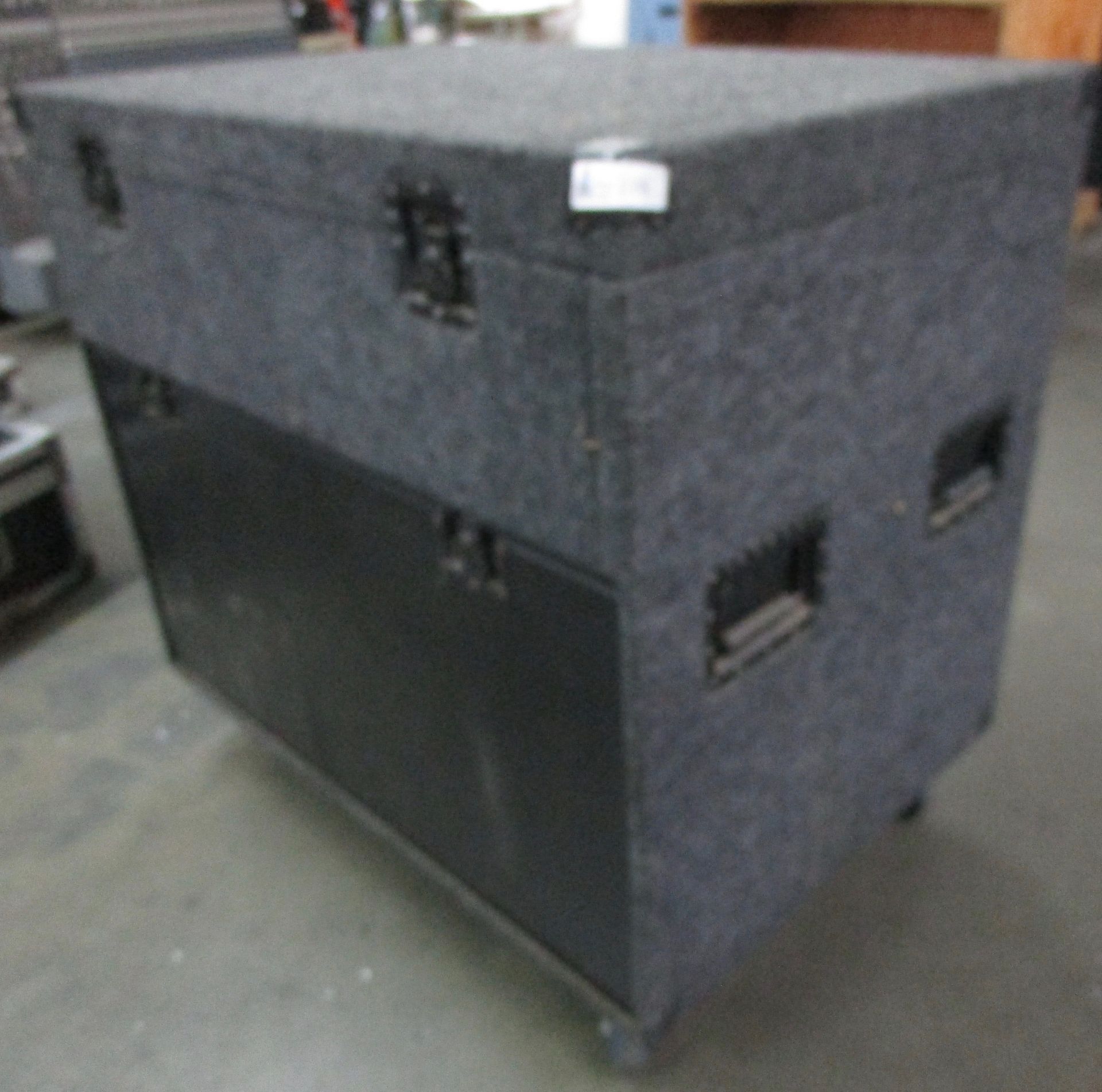 ROLLING CARPETED PRODUCTION CASE