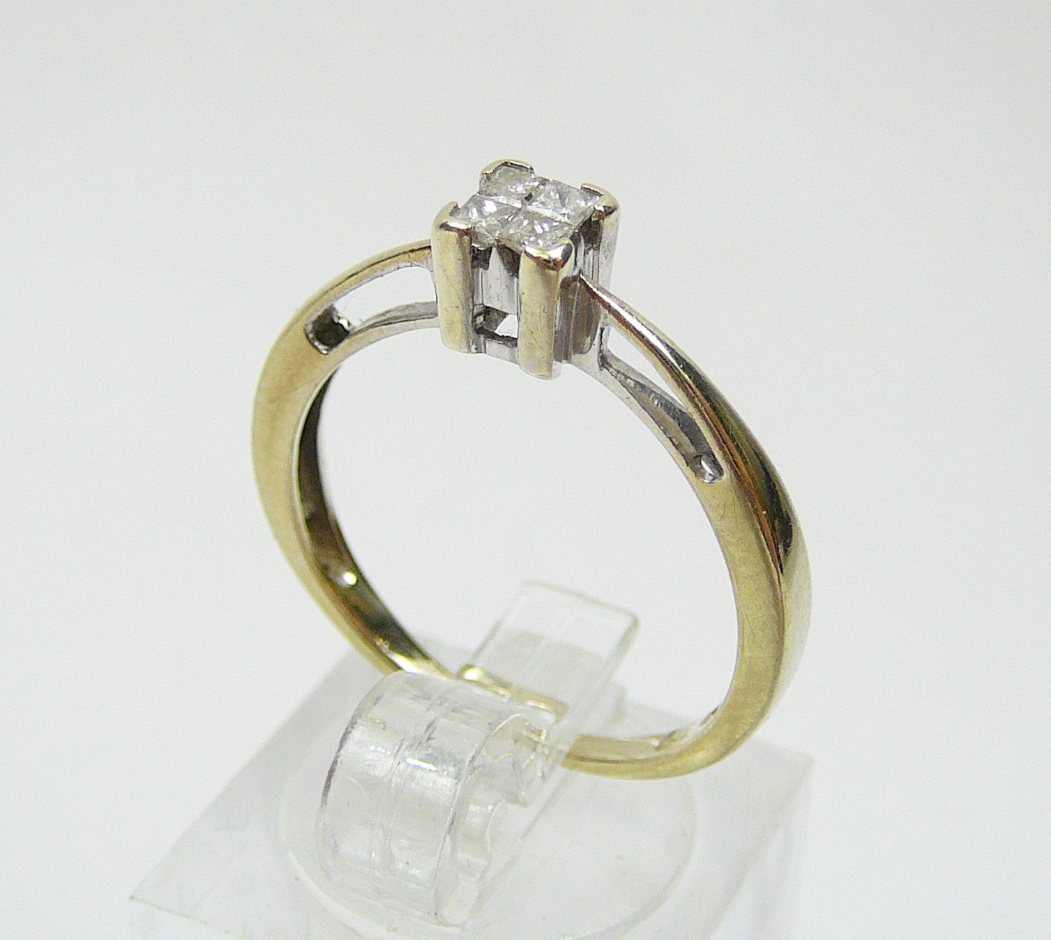 9ct white gold diamond ring
