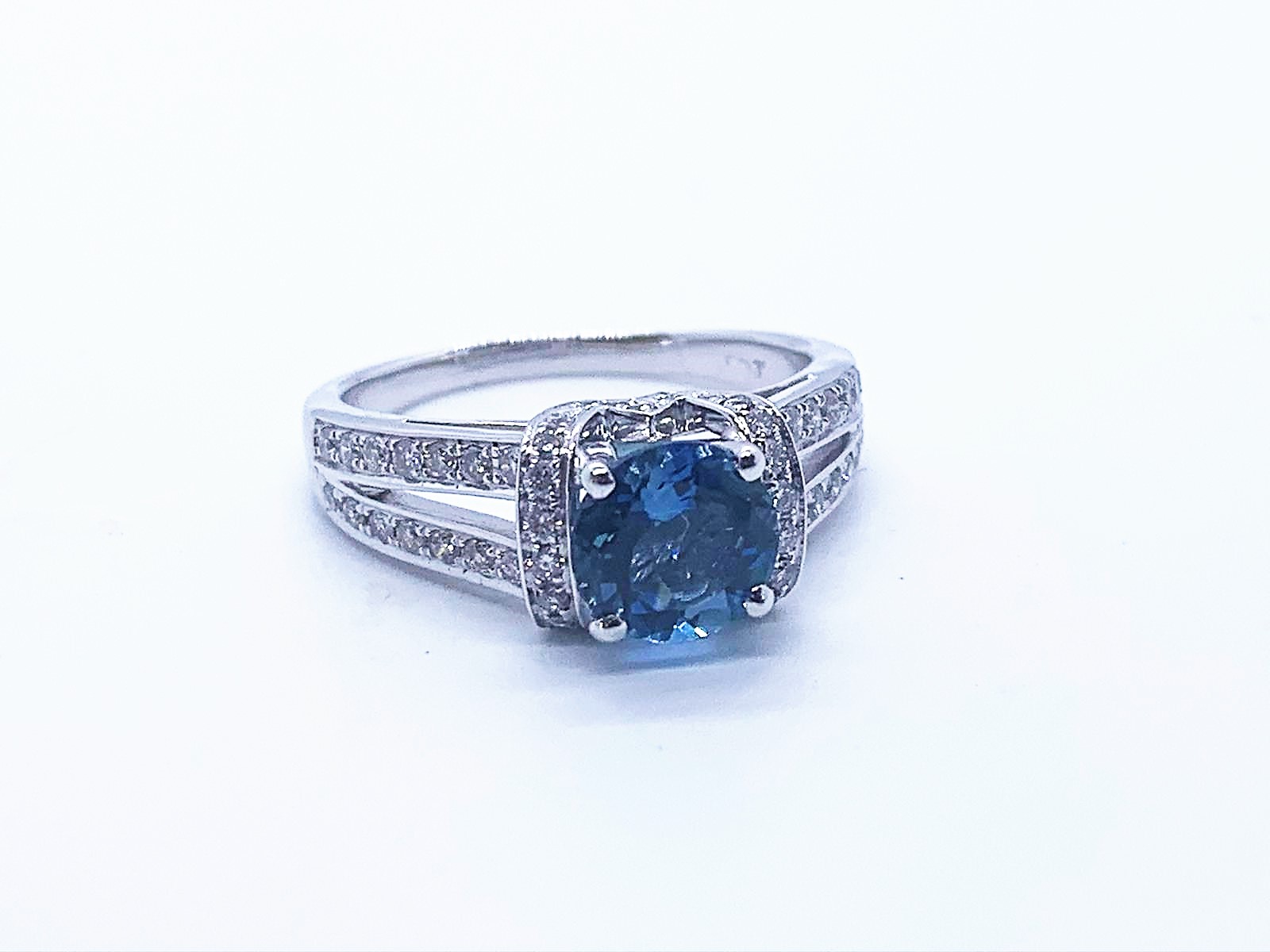 14ct white gold aqua marine and diamond ring