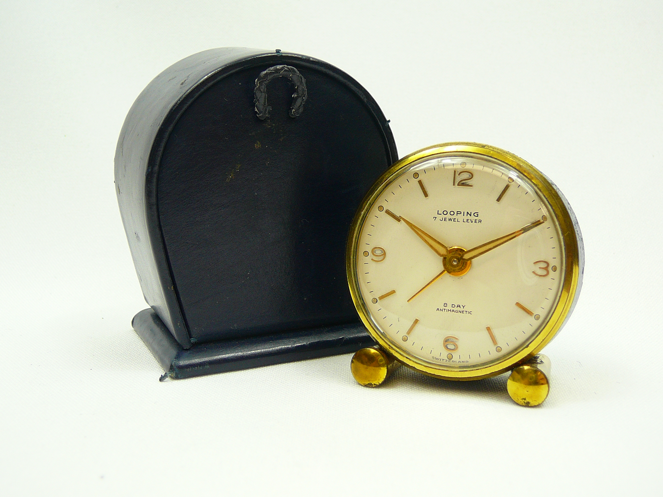 Looping travel alarm clock - Image 2 of 6