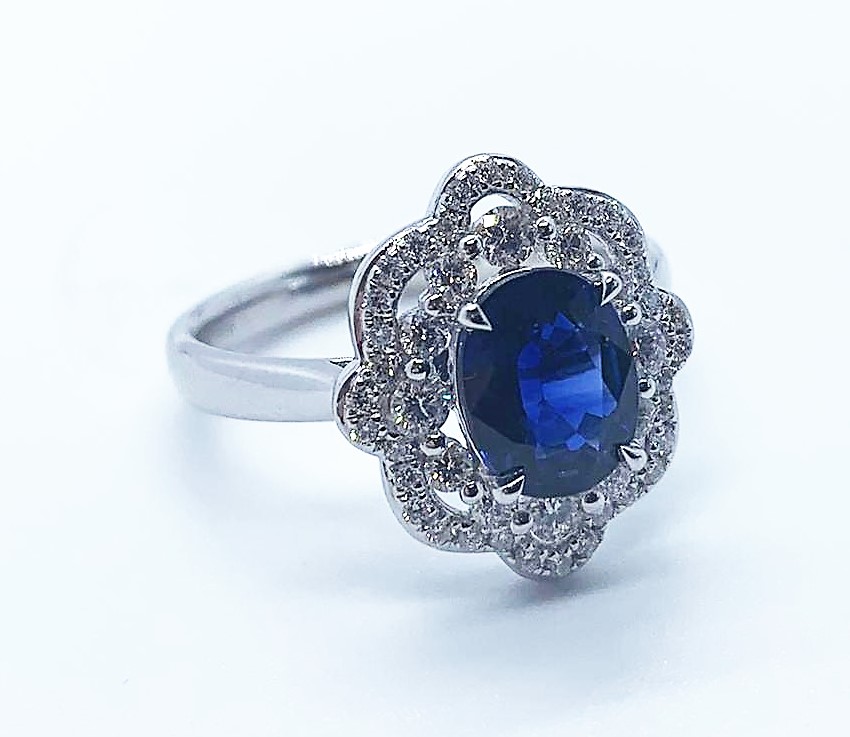 18ct white gold sapphire and diamond ring