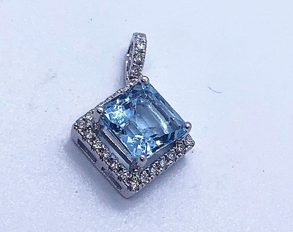 18ct white gold aqua marine and diamond pendant