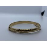 9ct gold bangle