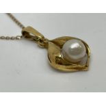 9ct gold and pearl pendant