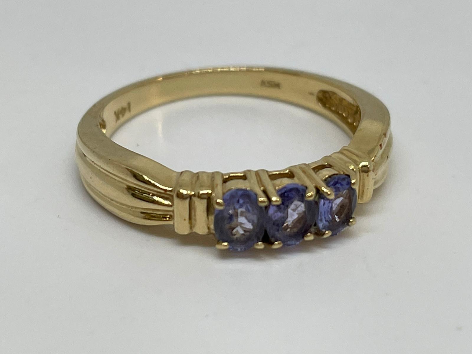 14ct gold and tanzanite ring