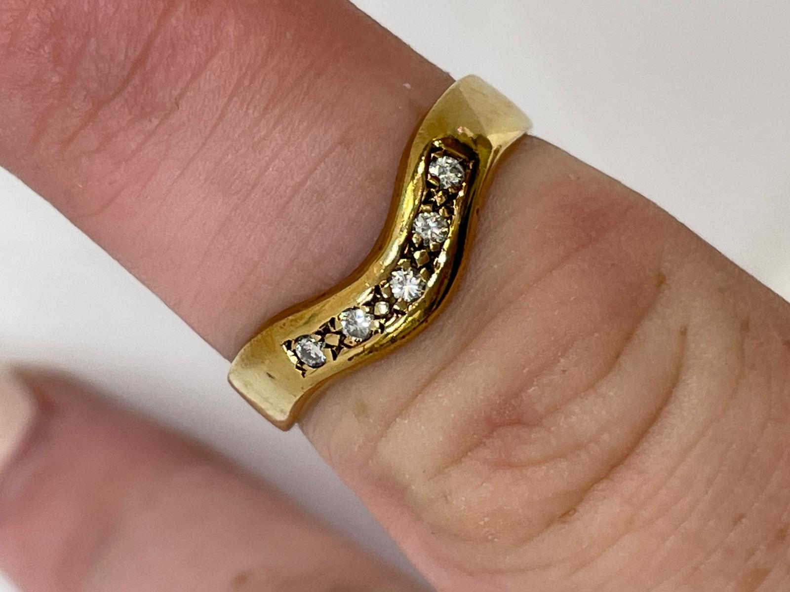 9ct gold diamond ring - Image 3 of 3