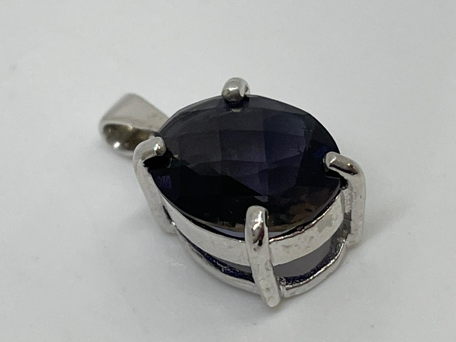 9ct Iolite pendant