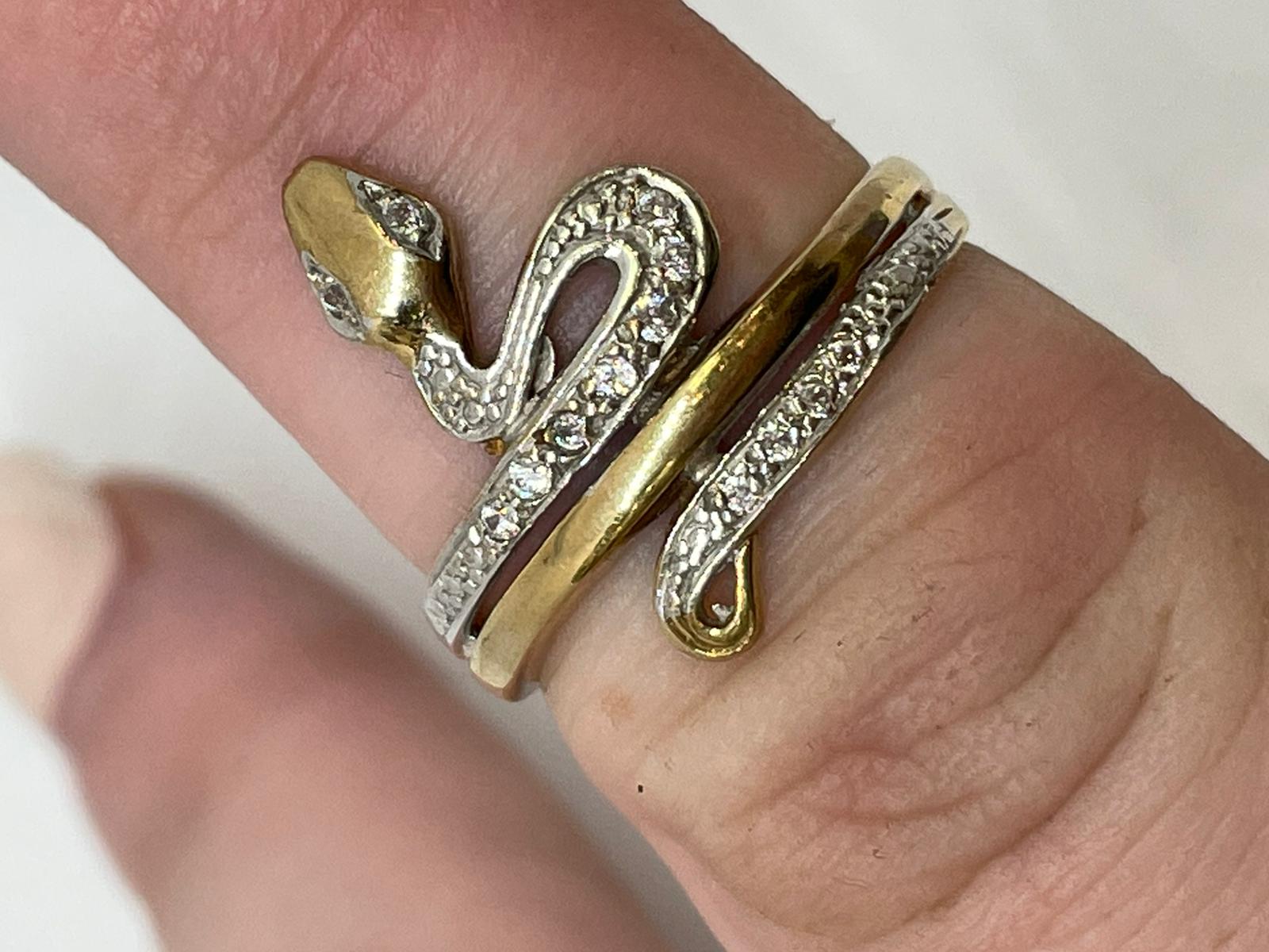 9ct gold snake ring - Image 3 of 3