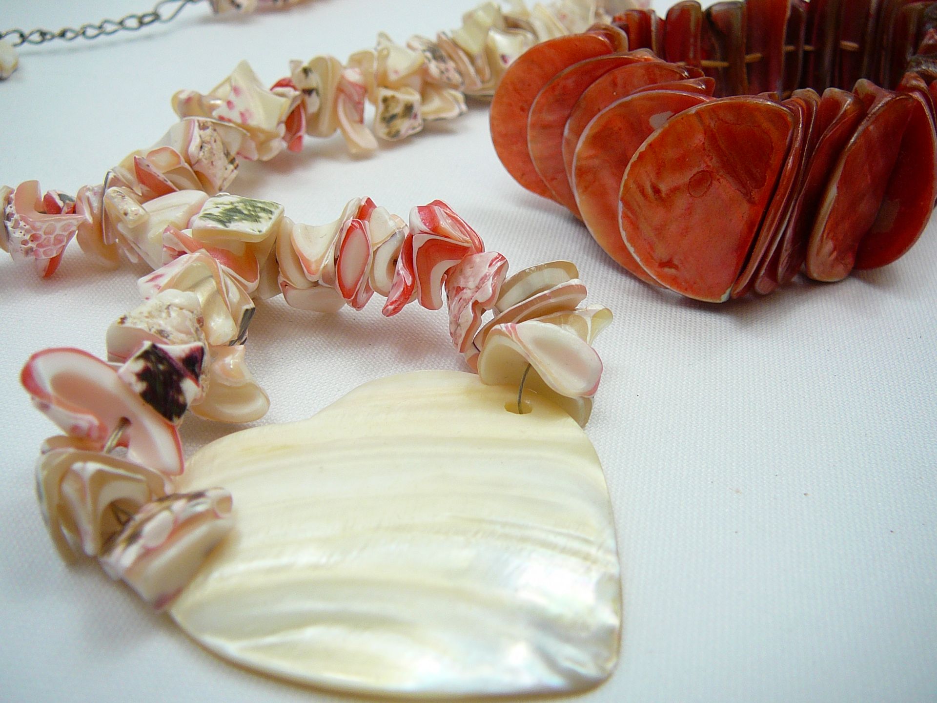 Vintage Shell Necklace and Bracelet - Image 2 of 2