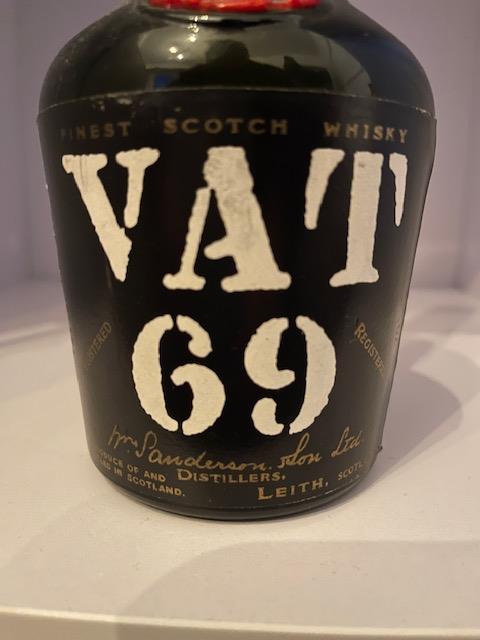 Vintage bottle of VAT 69 whisky - Image 2 of 4