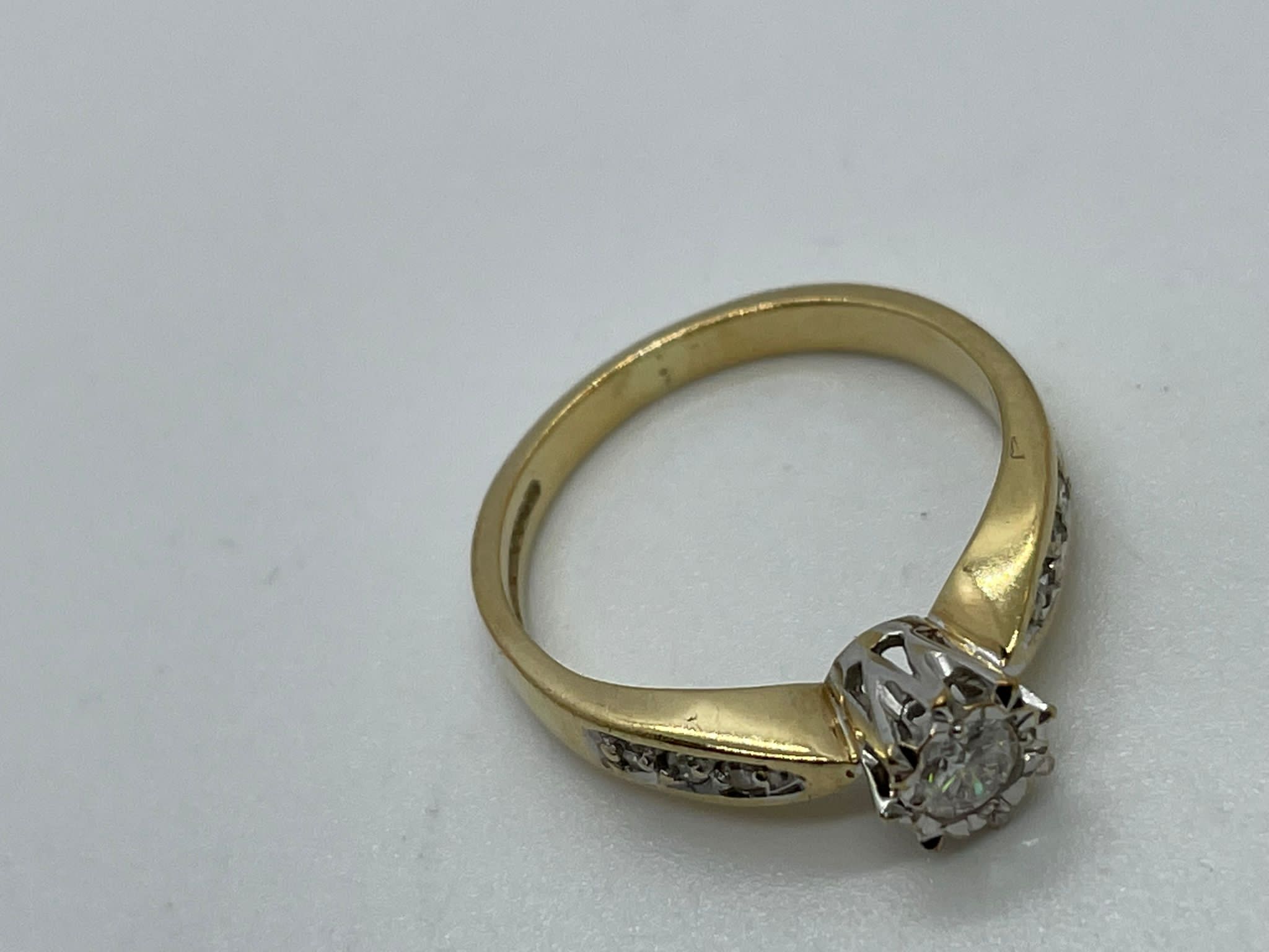 9ct gold diamond ring - Image 2 of 3
