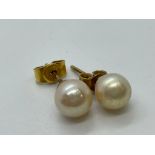 9ct peal earrings