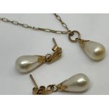 9ct gold pearl necklace and earring set